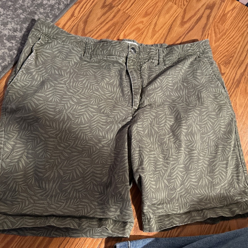Hawker Rye Men green pattern Chino Shorts Size 40/9 foilage Vacation Resortwear